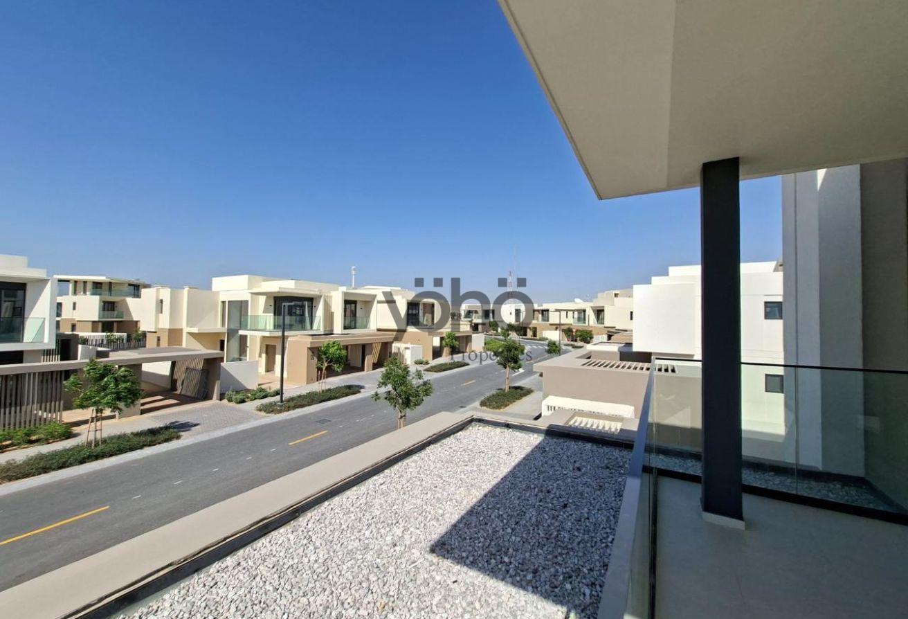 Modern 5BR Villa | Private Plot | Community Views photo 5