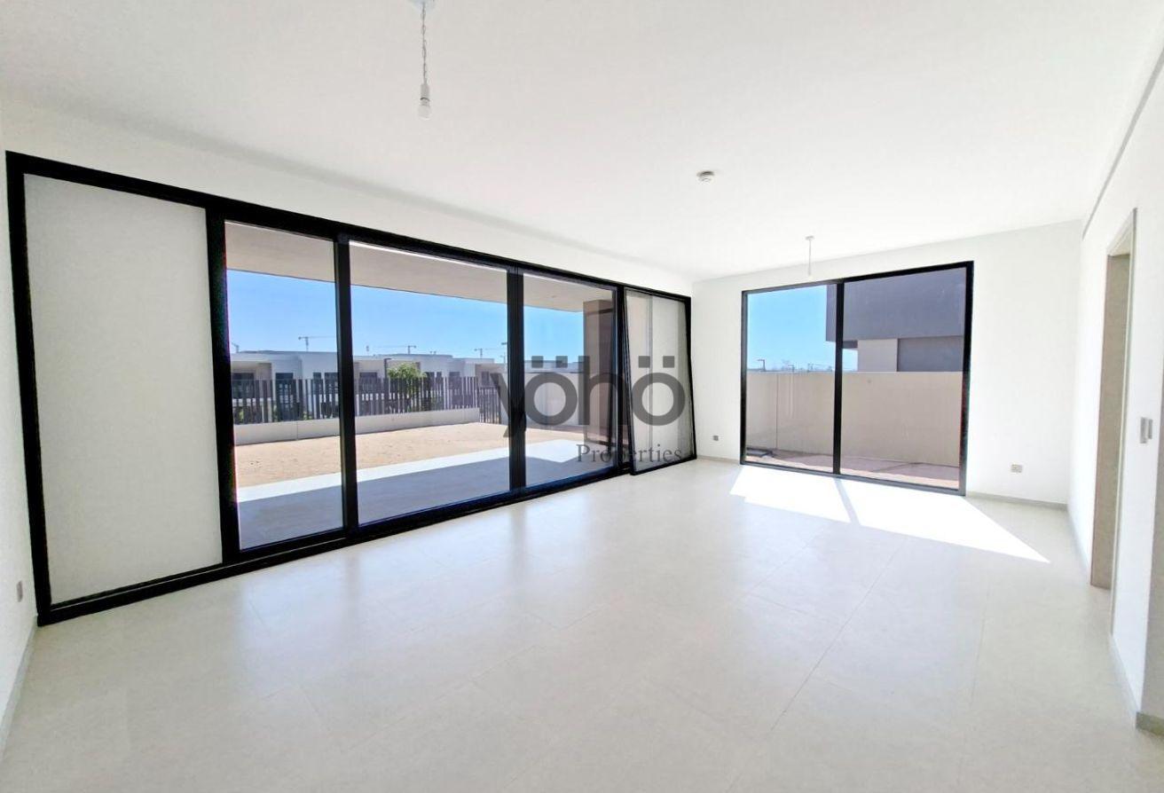 Modern 5BR Villa | Private Plot | Community Views photo 29