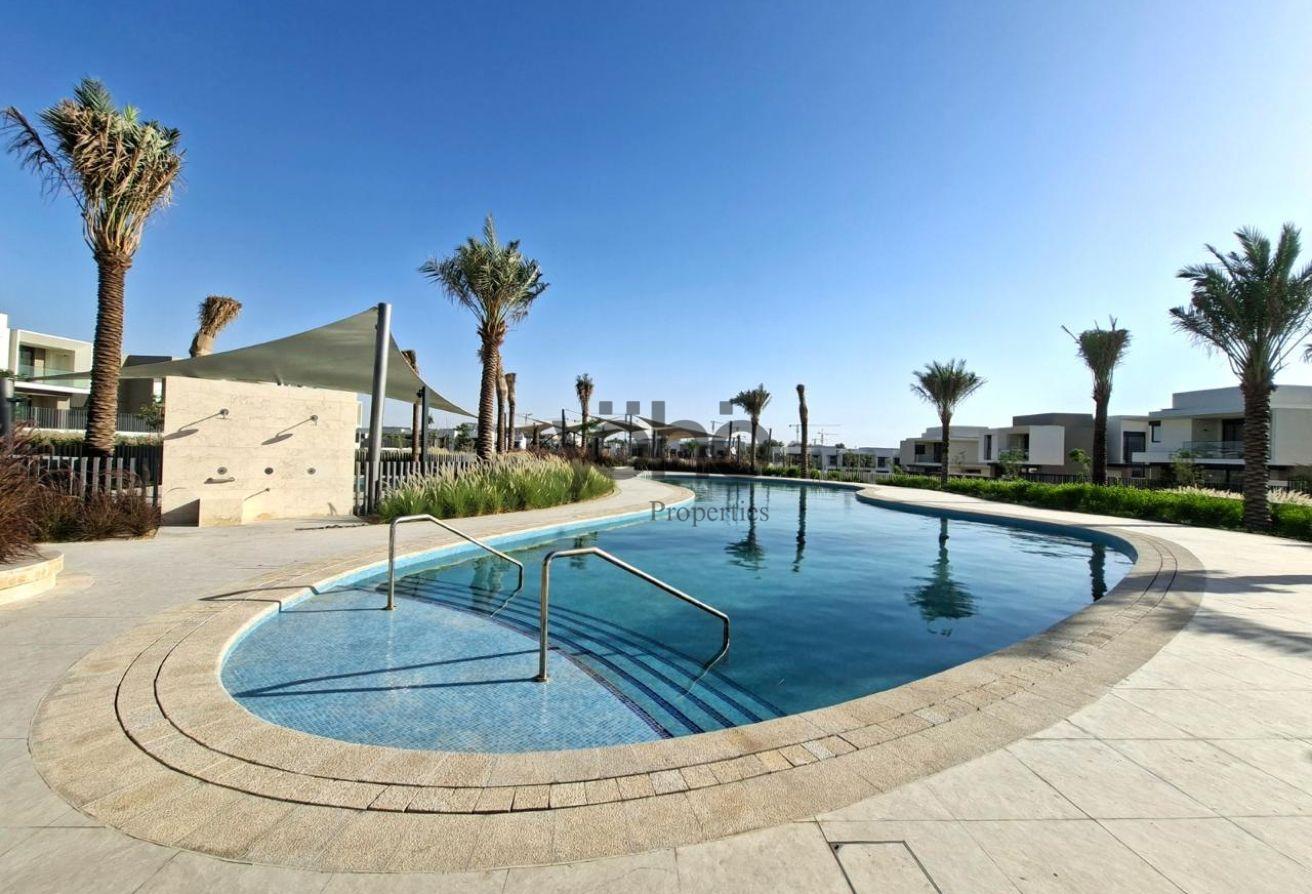 Modern 5BR Villa | Private Plot | Community Views photo 15