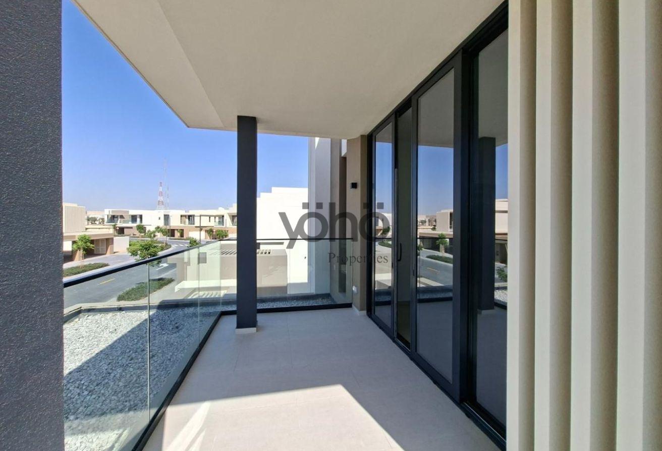 Modern 5BR Villa | Private Plot | Community Views photo 6