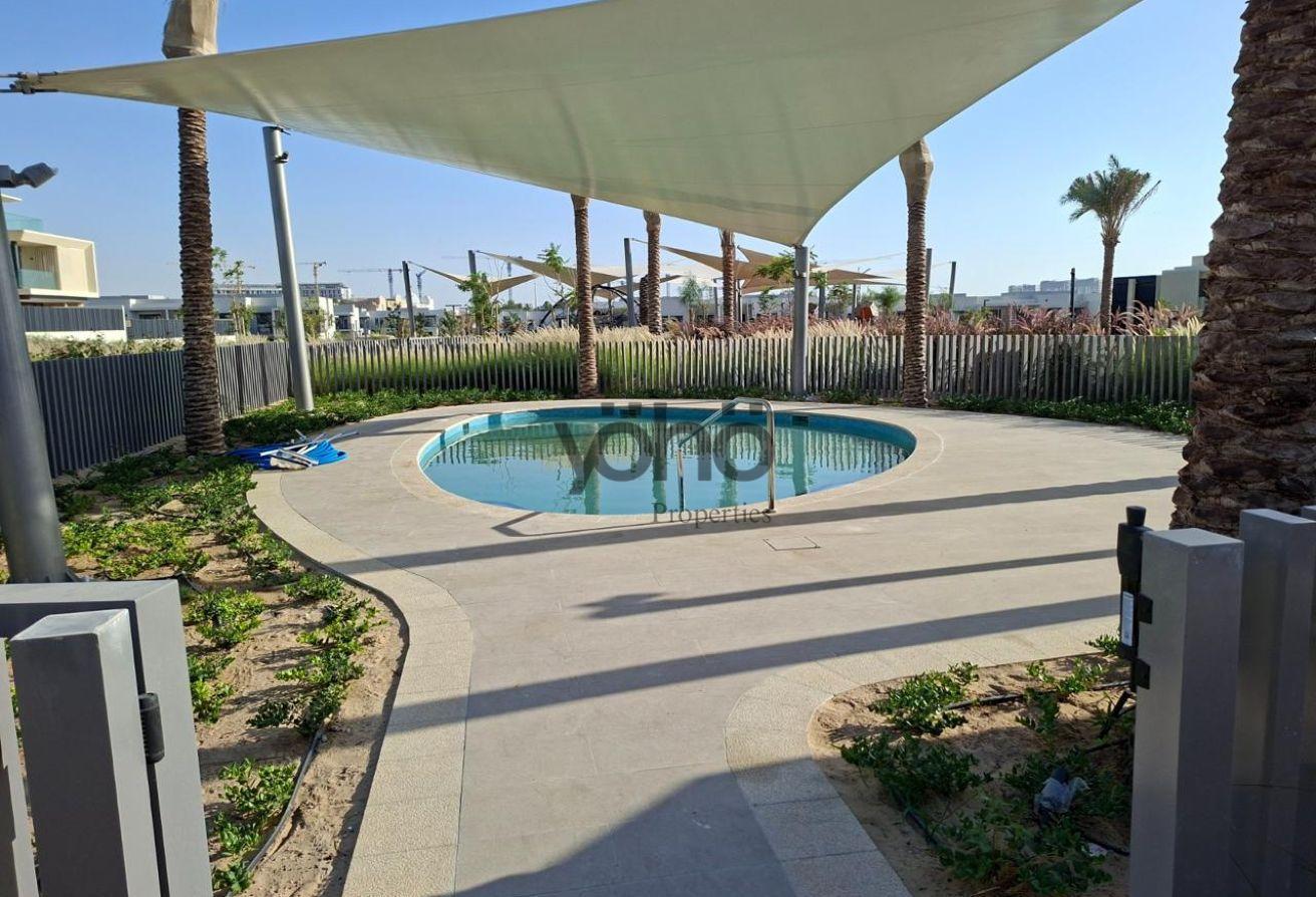 Modern 5BR Villa | Private Plot | Community Views photo 18
