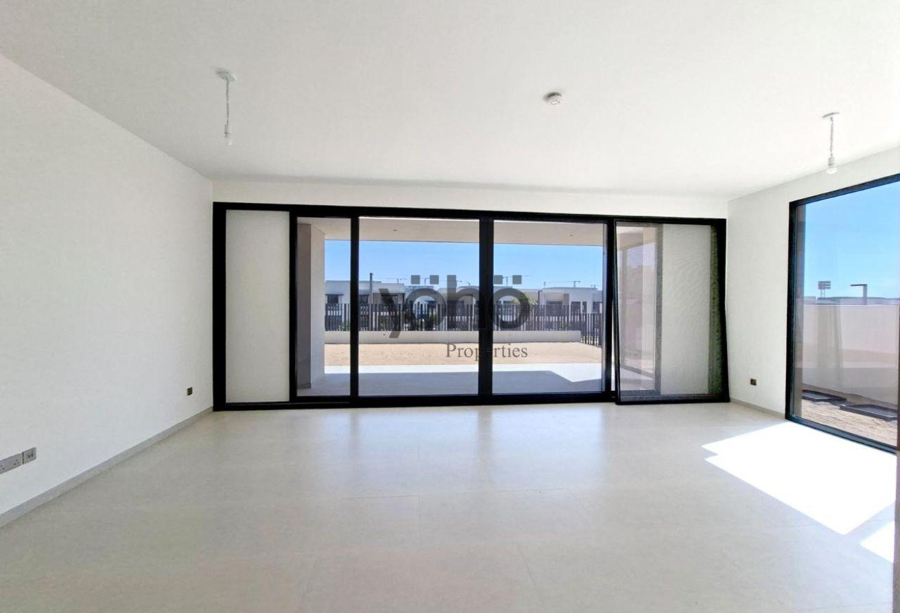 Modern 5BR Villa | Private Plot | Community Views photo 28
