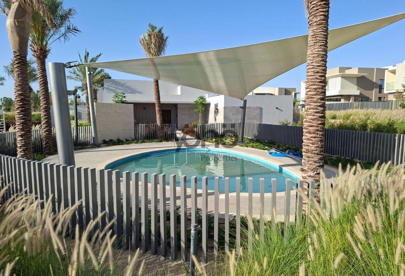 Modern 5BR Villa | Private Plot | Community Views photo 16