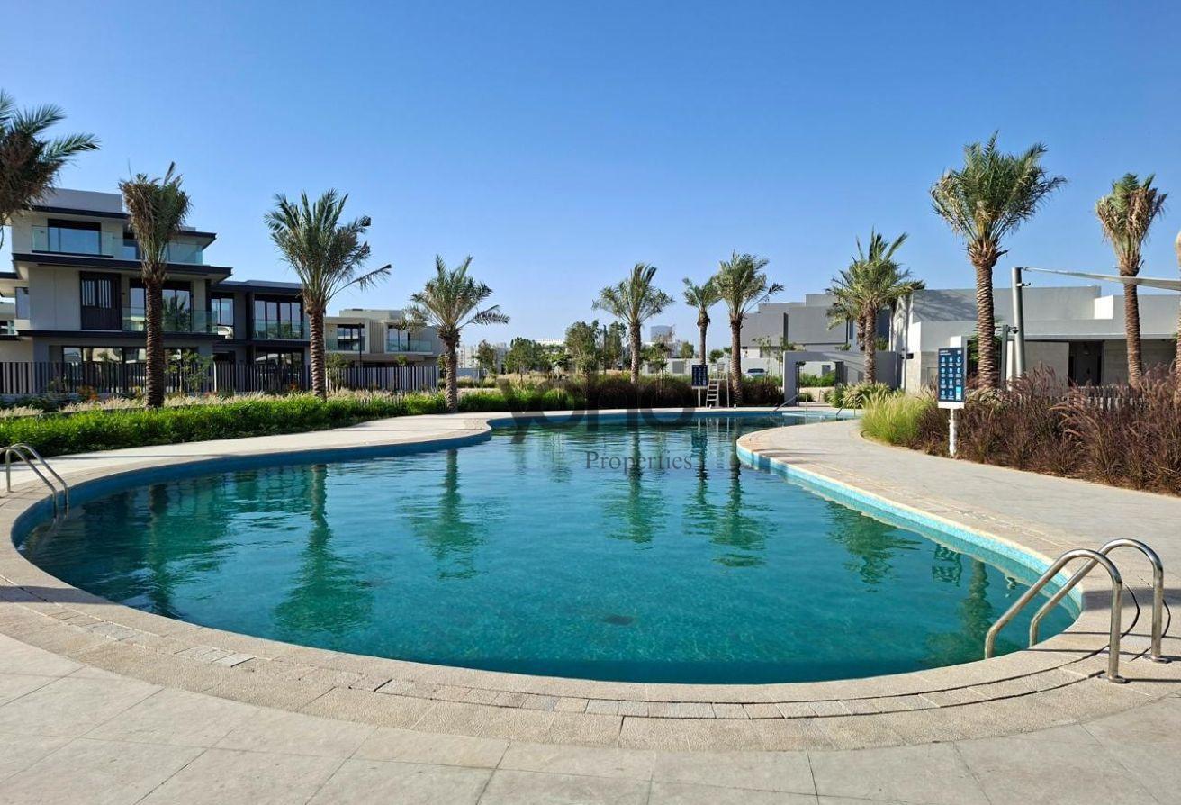 Modern 5BR Villa | Private Plot | Community Views photo 17