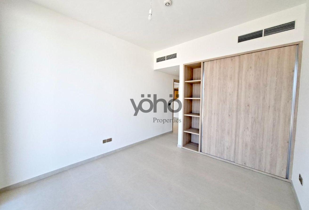 Modern 5BR Villa | Private Plot | Community Views photo 20