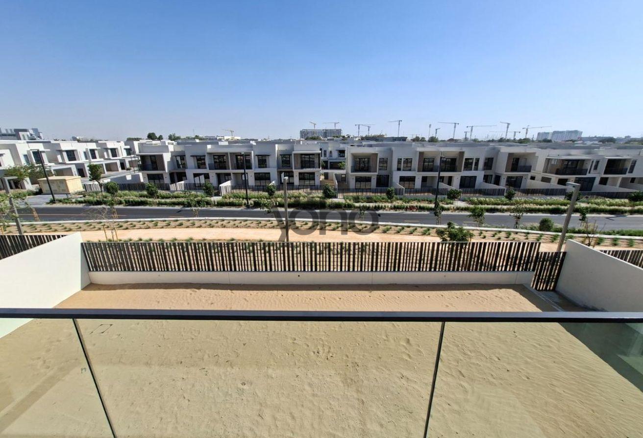 Modern 5BR Villa | Private Plot | Community Views photo 11