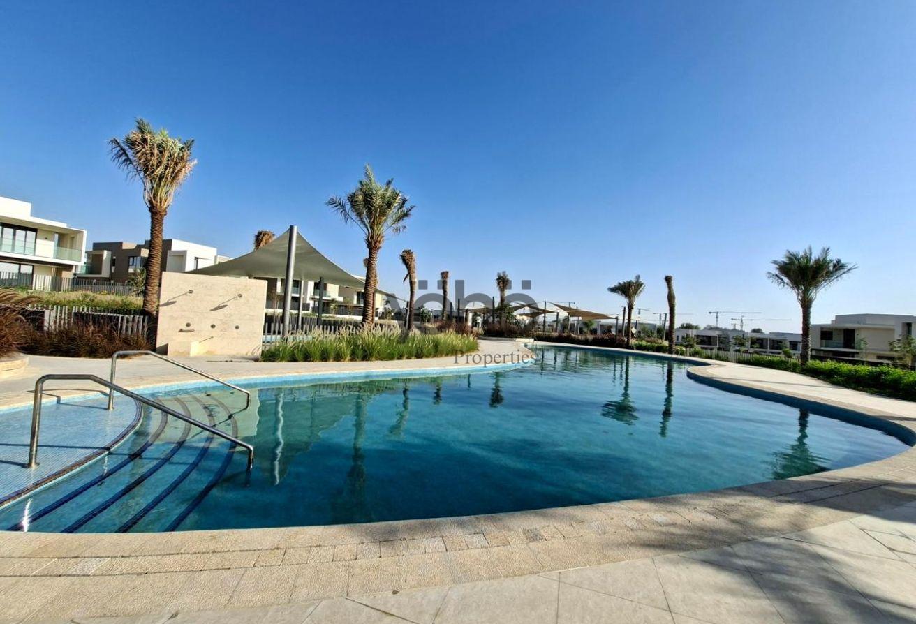 Modern 5BR Villa | Private Plot | Community Views photo 12