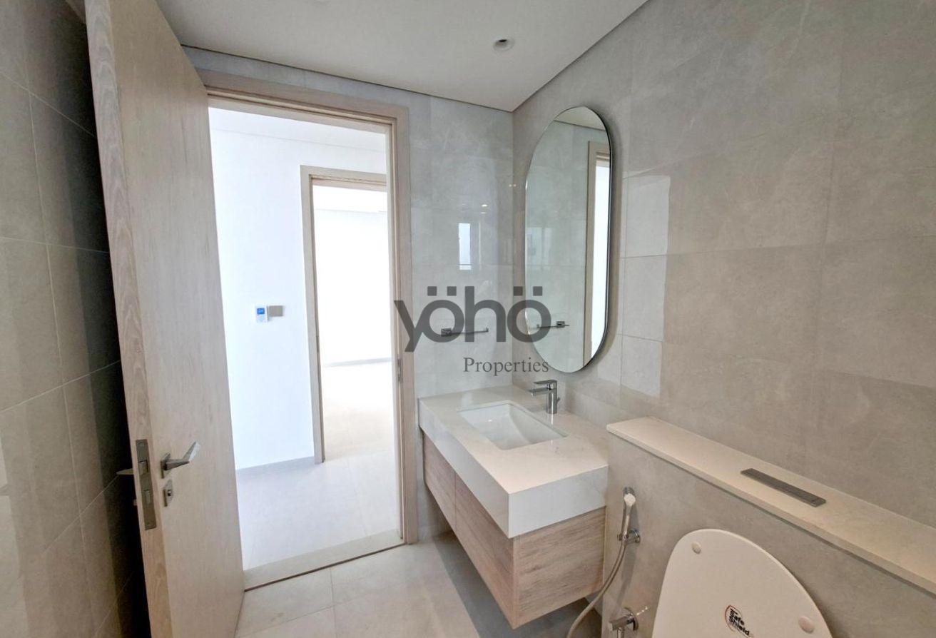 Modern 5BR Villa | Private Plot | Community Views photo 23