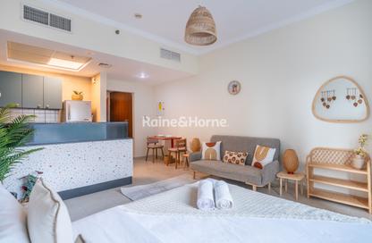 Apartment - Studio - 1 for rent in Burj Al Nujoom - Downtown Dubai - Dubai