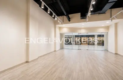 Shop - Studio - 1 Bathroom for rent in The Village Mall - Jumeirah 1 - Jumeirah - Dubai Shop - Studio - 1 Bathroom for rent in The Village Mall - Jumeirah 1 - Jumeirah - Dubai
