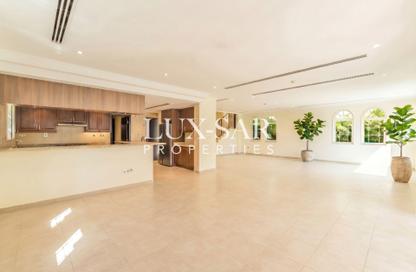 Villa - 4 Bedrooms - 5 Bathrooms for rent in District 4 - Jumeirah Park - Dubai
