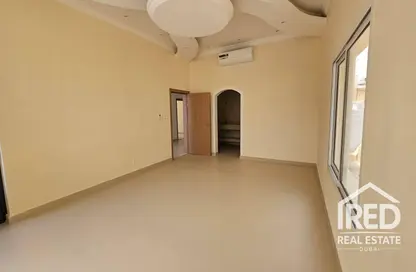 Villa - 5 Bedrooms for rent in Al Goze Building - Al Quoz 1 - Al Quoz - Dubai