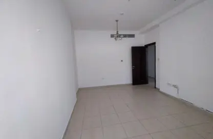 شقة - 2 غرف نوم - 2 حمامات للايجار في أبو شغارة - الشارقة