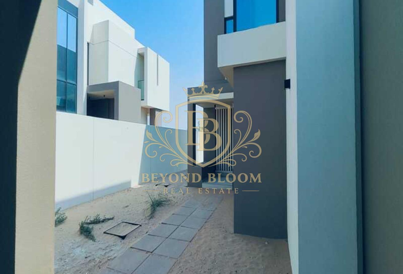 Single Row | Ready Landscaping | 4BR+M | Vastu photo 9