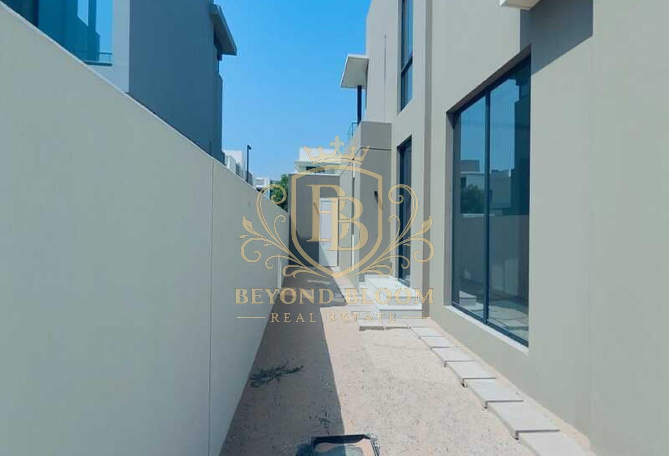 Single Row | Ready Landscaping | 4BR+M | Vastu photo 27