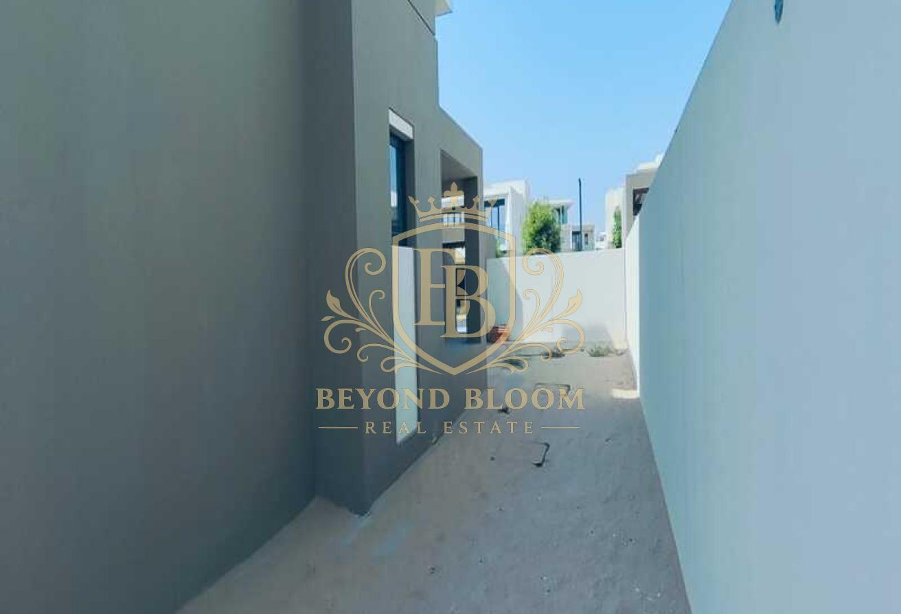 Single Row | Ready Landscaping | 4BR+M | Vastu photo 14