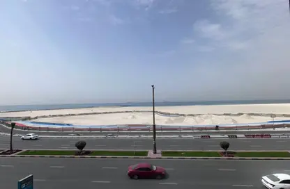 شقة - 2 غرف نوم - 2 حمامات للايجار في مساكن كورنيش عجمان - طريق كورنيش عجمان - عجمان