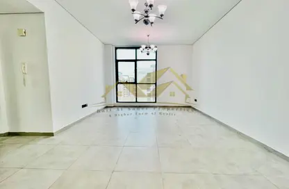 Apartment - 1 Bedroom - 2 Bathrooms for rent in Jumeirah Garden City - Al Satwa - Dubai