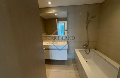 Apartment - 2 Bedrooms - 2 Bathrooms for rent in Burj Royale - Downtown Dubai - Dubai