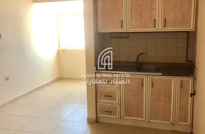 شقة - 1 حمام للايجار في بناء الزوينة - المصلى - الغرب - الشارقة