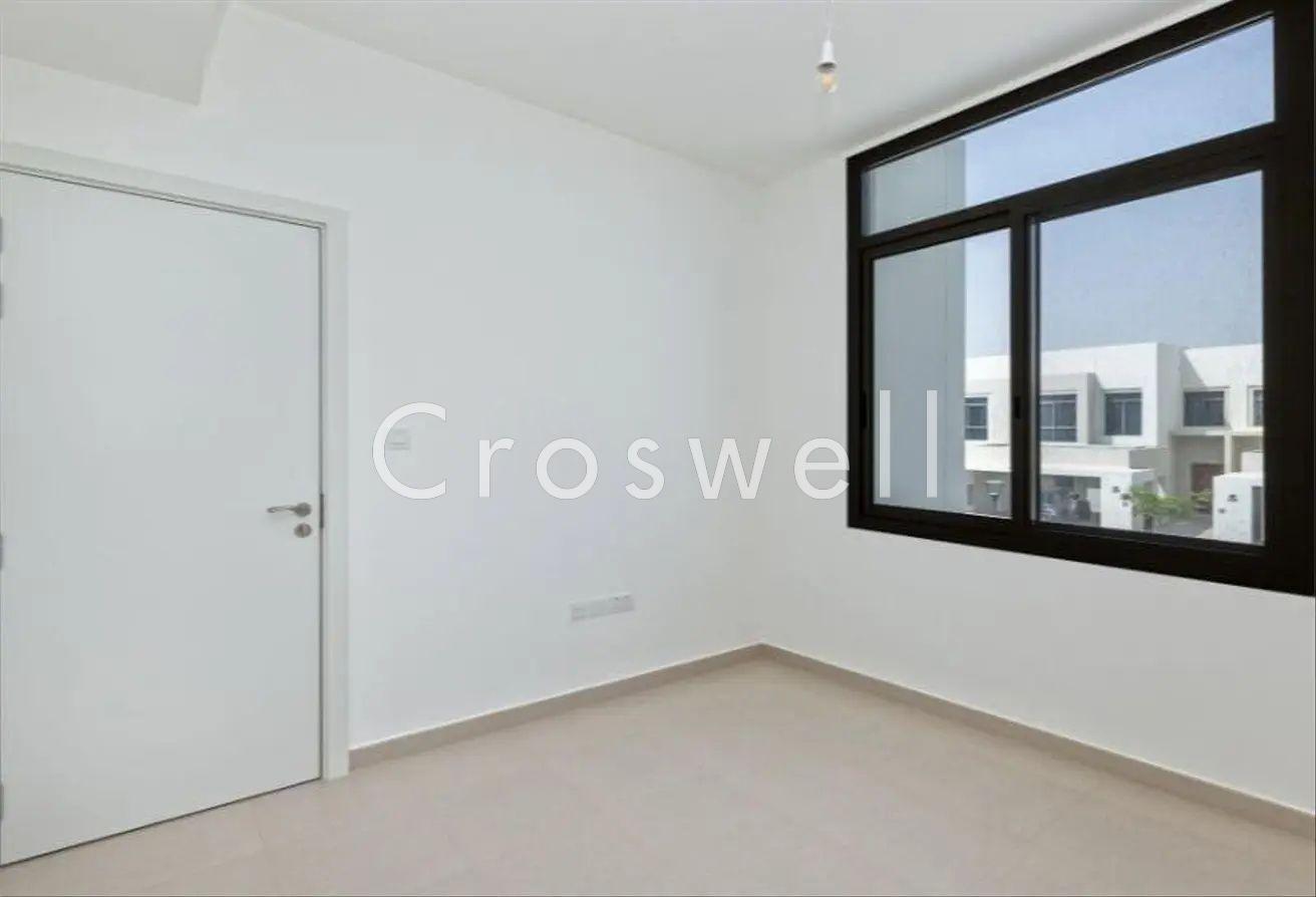 Close to Pool and Park | Corner Unit | Single Row photo 9