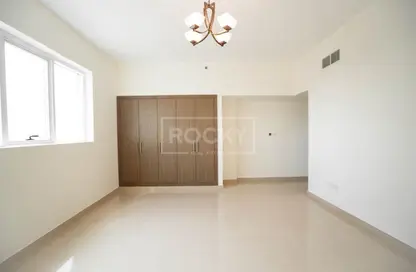 شقة - 2 غرف نوم - 3 حمامات للايجار في 1 فورديركشن رزدنس - مجمع دبي ريزيدنس - دبي لاند - دبي