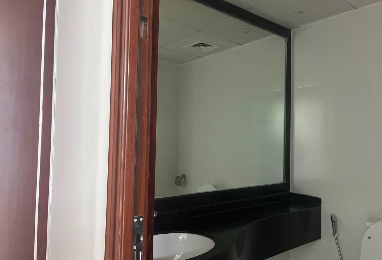 Premium Canal-View Office for Rent| Contact Now — image 6