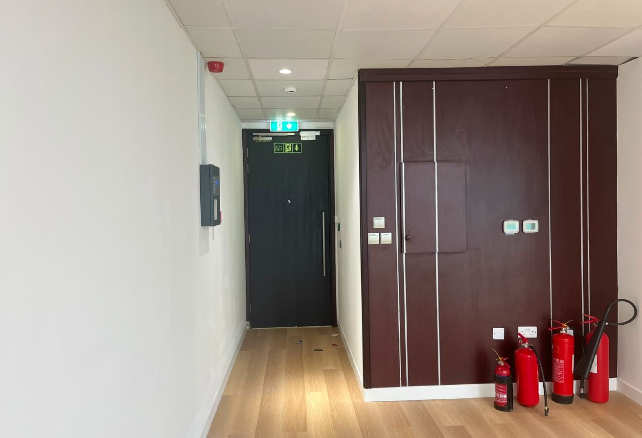 Premium Canal-View Office for Rent| Contact Now — image 8