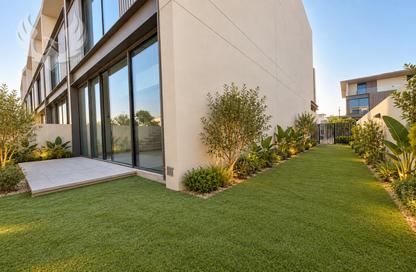 Townhouse - 3 - 4 for sale in Nad Al Sheba Gardens 2 - Nad Al Sheba Gardens - Nad Al Sheba 1 - Nad Al Sheba - Dubai