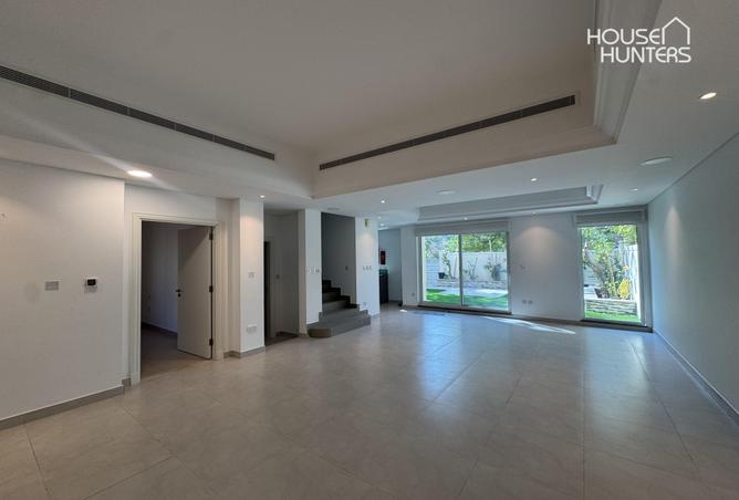 Landscaped | Upgraded Bath and Kitchen | Vacant photo 2