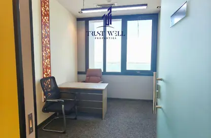 مركز أعمال - استوديو - 6 حمامات للايجار في بناية دار السلام - شارع الكورنيش - أبوظبي