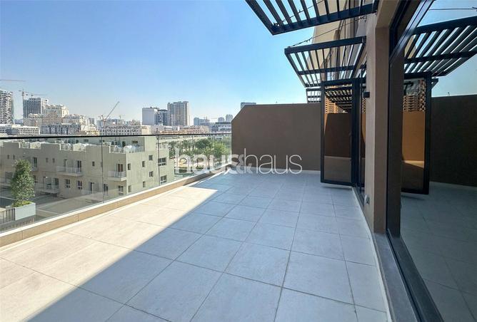 Spacious layout | Prime location | Vacant