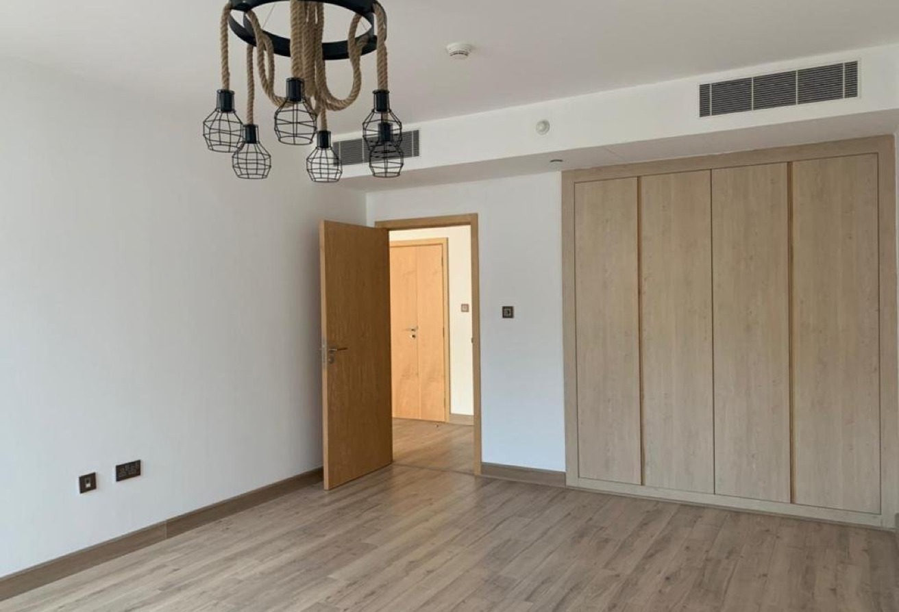 Elegant 1BR | Vibrant Apartment | Prime Area