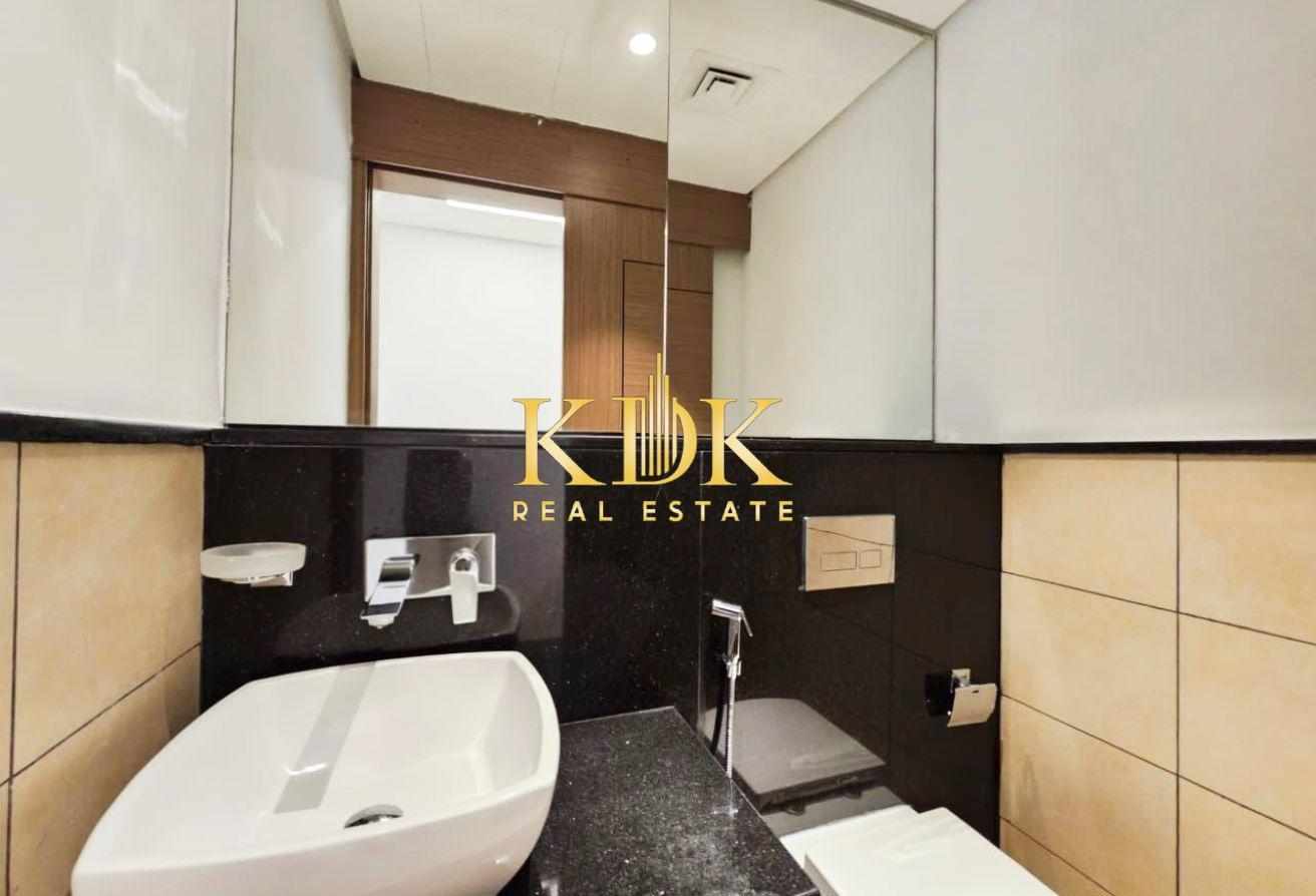 Spacious 1Br | Pool View | Prime Location photo 9