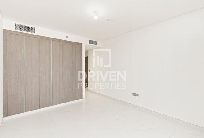 Ready to move in | Huge Layout | Prime Location photo 3