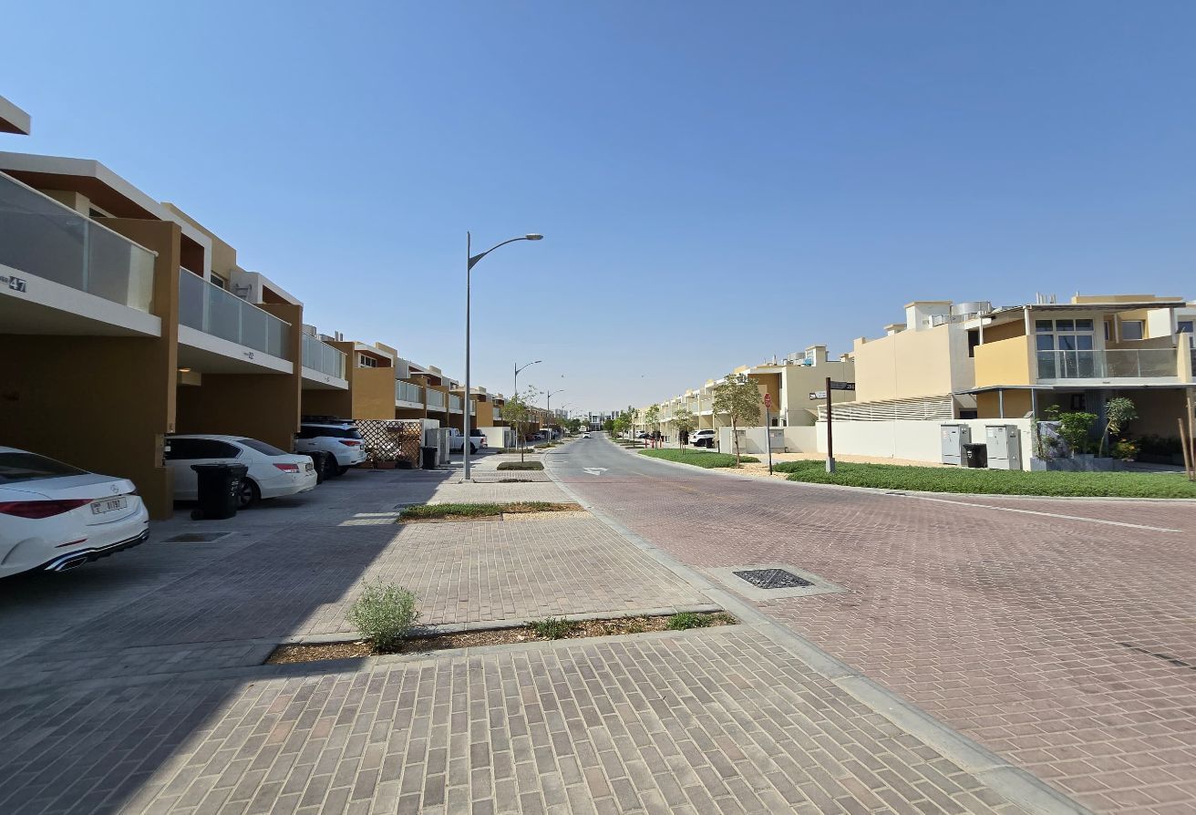 3 bedroom villa in Avencia, Damac Hills 2: 30