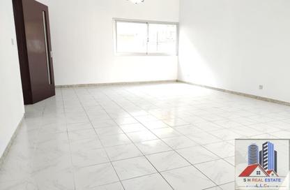 Apartment - 2 - 2 for rent in Burj Nahar Building - Al Muteena - Deira - Dubai