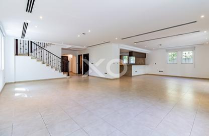 Villa - 4 Bedrooms - 5 Bathrooms for rent in District 4 - Jumeirah Park - Dubai
