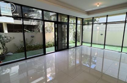 Townhouse - 3 - 5 for rent in Richmond - Damac Hills - Dubai