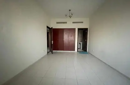 شقة - غرفة نوم - 2 حمامات للايجار في S07 - طراز أسباني - المدينة العالمية - دبي