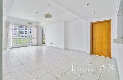 Apartment - 2 Bedrooms - 3 Bathrooms for rent in Marina Residences 5 - Marina Residences - Palm Jumeirah - Dubai