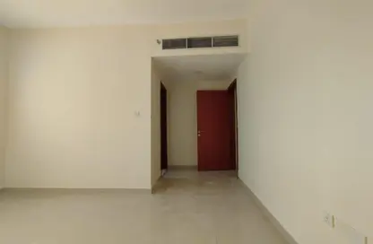 شقة - غرفة نوم - 2 حمامات للايجار في مجمع مويلح - تجارية مويلح - الشارقة