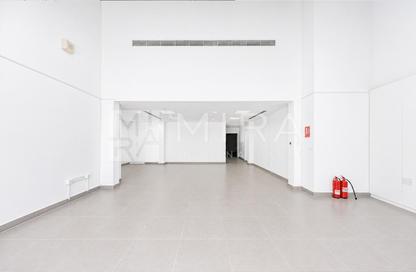 Shop - Studio - 2 Bathrooms for rent in Capital Golden Tower - Business Bay - Dubai