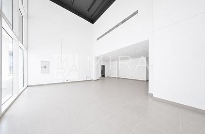 Shop - Studio - 2 Bathrooms for rent in Capital Golden Tower - Business Bay - Dubai