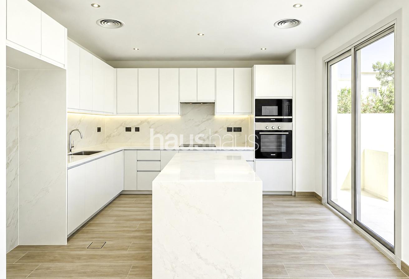 Fully Upgraded | 4 bed + maids | Private pool photo 4