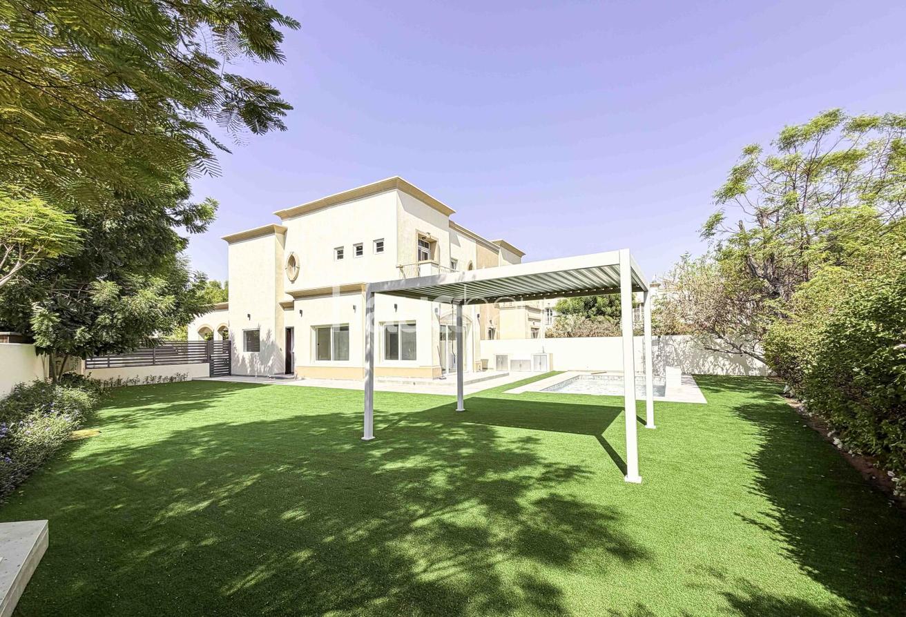 Fully Upgraded | 4 bed + maids | Private pool photo 2