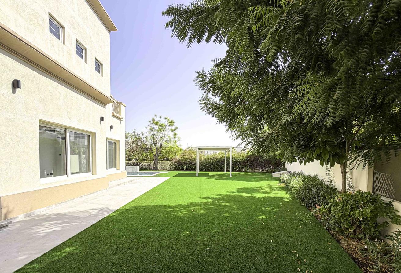 Fully Upgraded | 4 bed + maids | Private pool photo 13