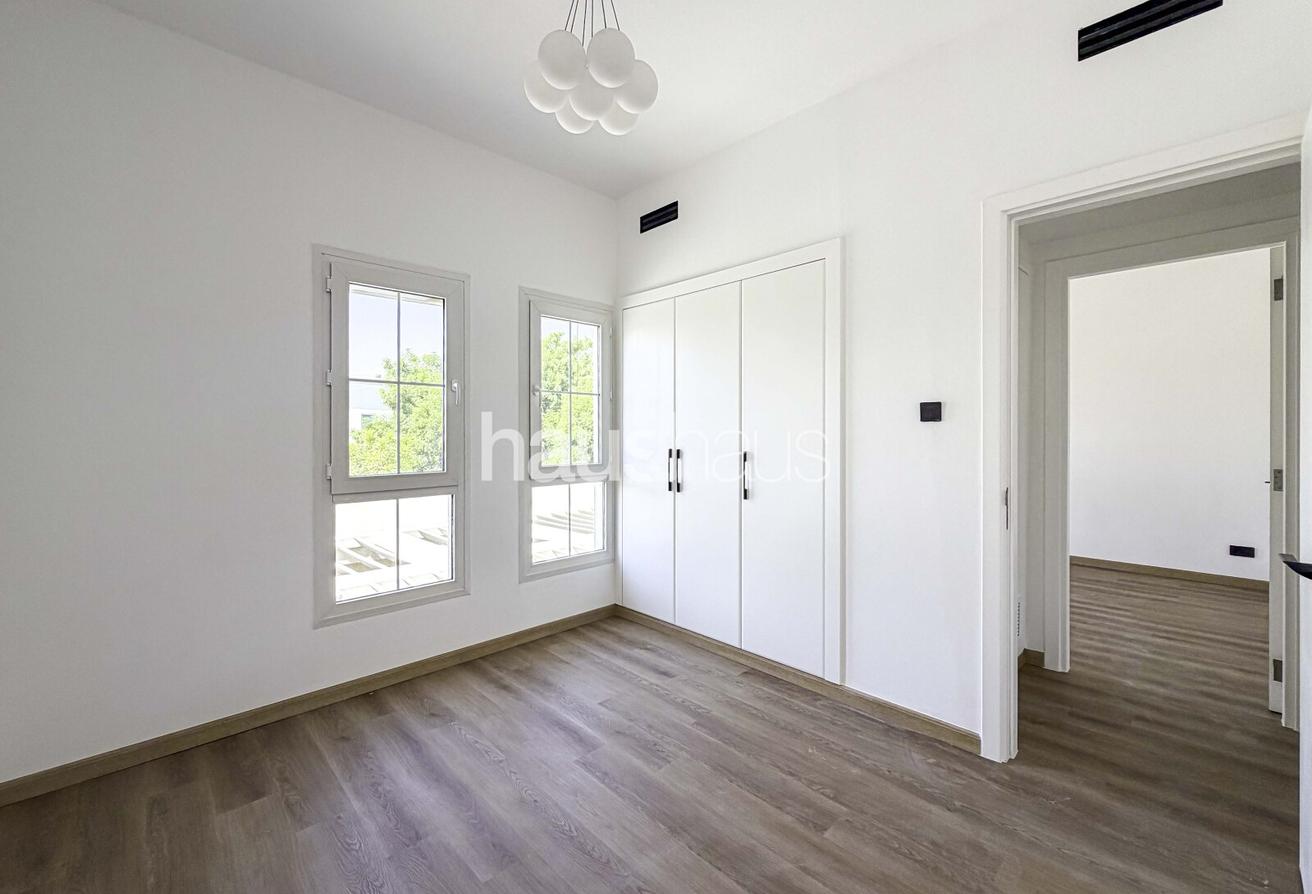 Fully Upgraded | 4 bed + maids | Private pool photo 8