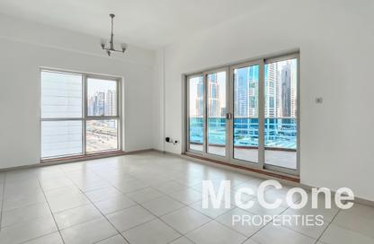 Apartment - 1 Bedroom - 2 Bathrooms for rent in Cascades Tower - Dubai Marina - Dubai