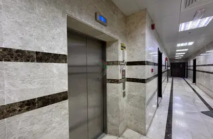 شقة - 2 غرف نوم - 2 حمامات للايجار في الدفينة - عشارج - العين